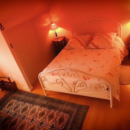 Chambres D'Hotes Chez Annie Breles Ruang foto