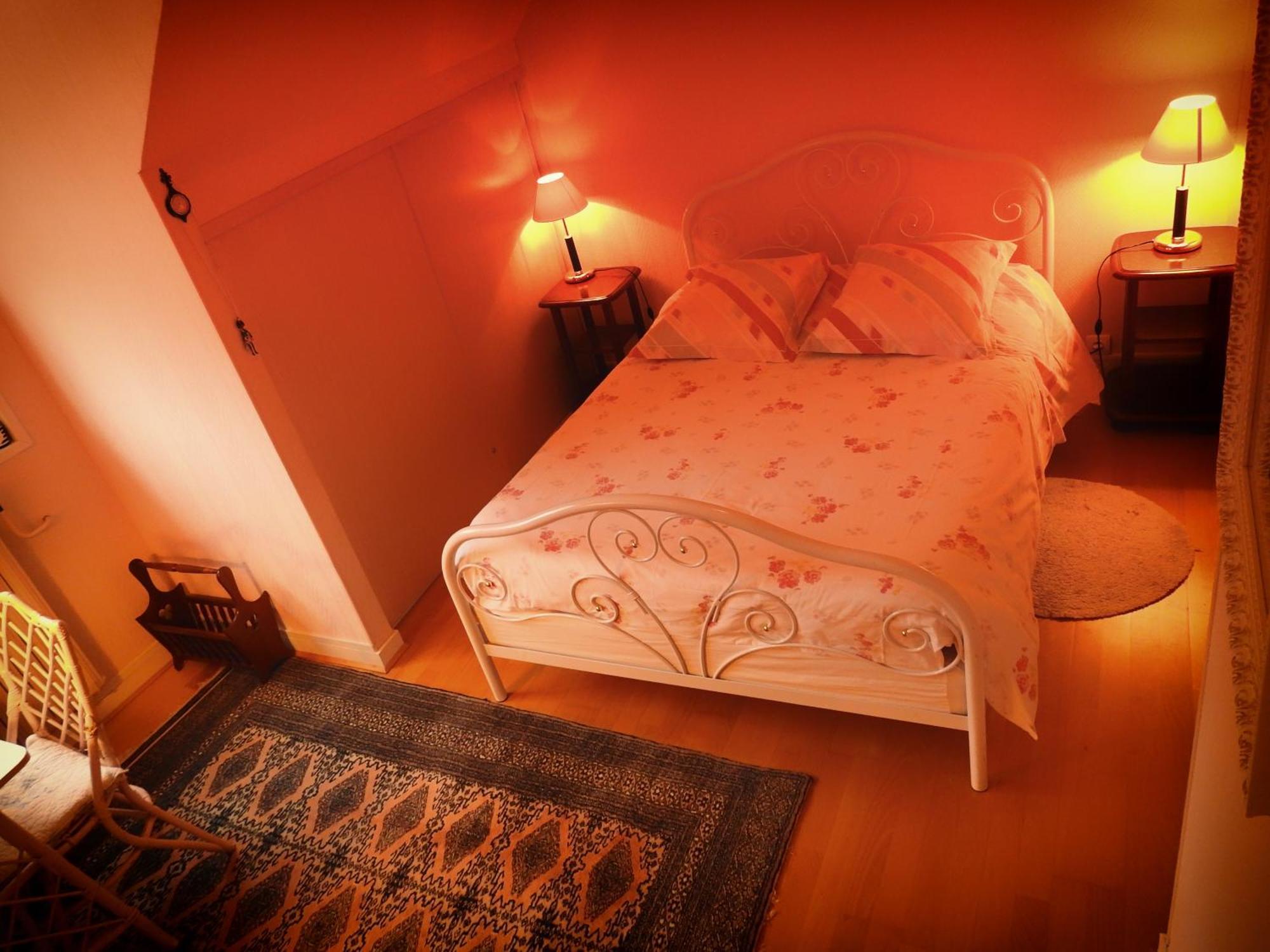 Chambres D'Hotes Chez Annie Breles Ruang foto